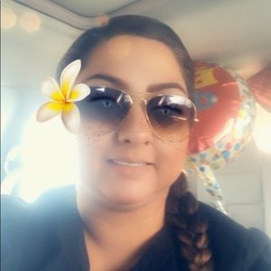 Meet your Posher, Eva